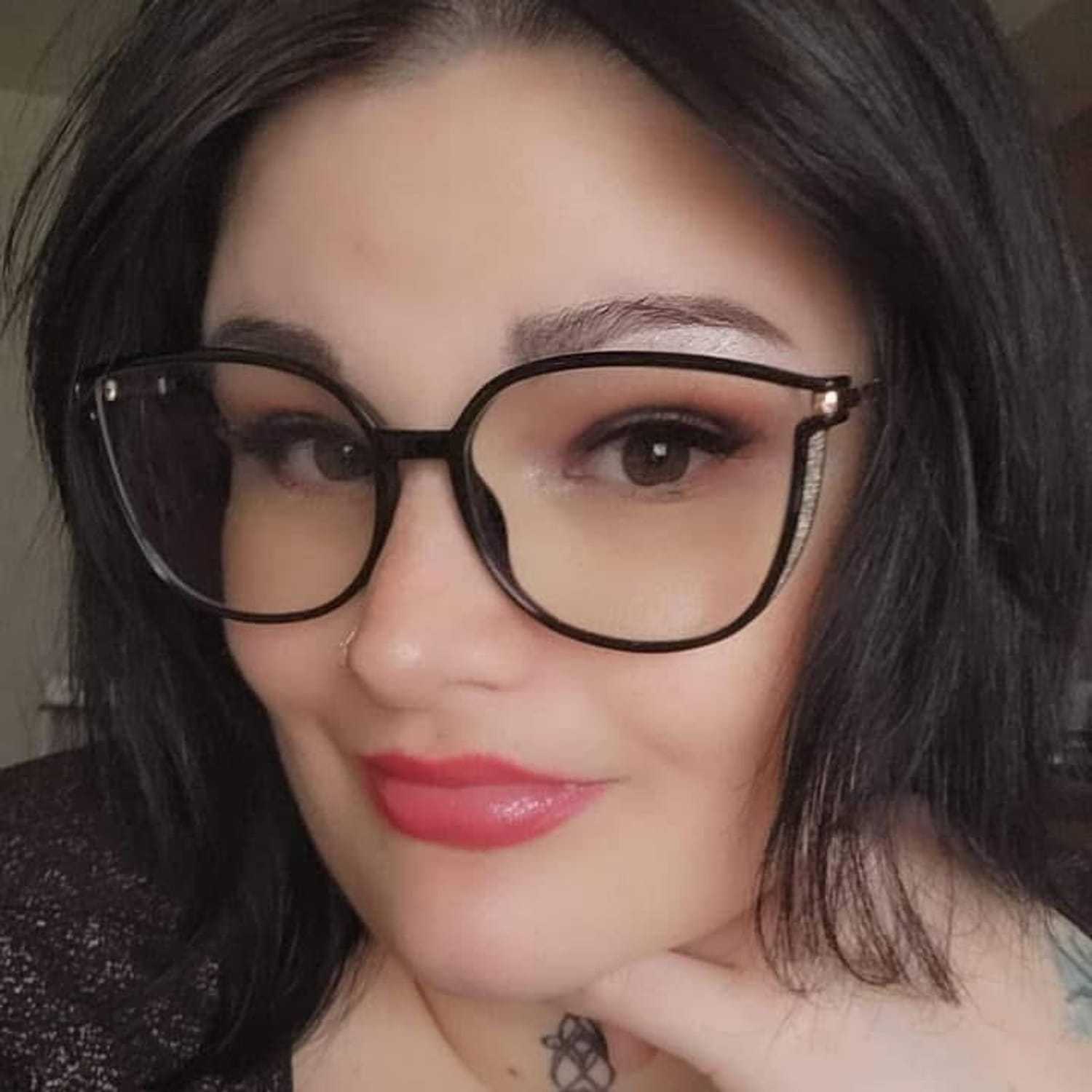 Portrait of Braya Lundy, a professional stylist at Alluring Designs A Salon, showcasing their expertise and style.